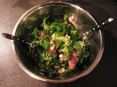 Schnelle Rezepte: Salat mit Mozzarella und Schinken