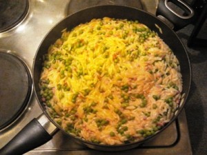 Pasta-Risotto mit Speck und Erbsen